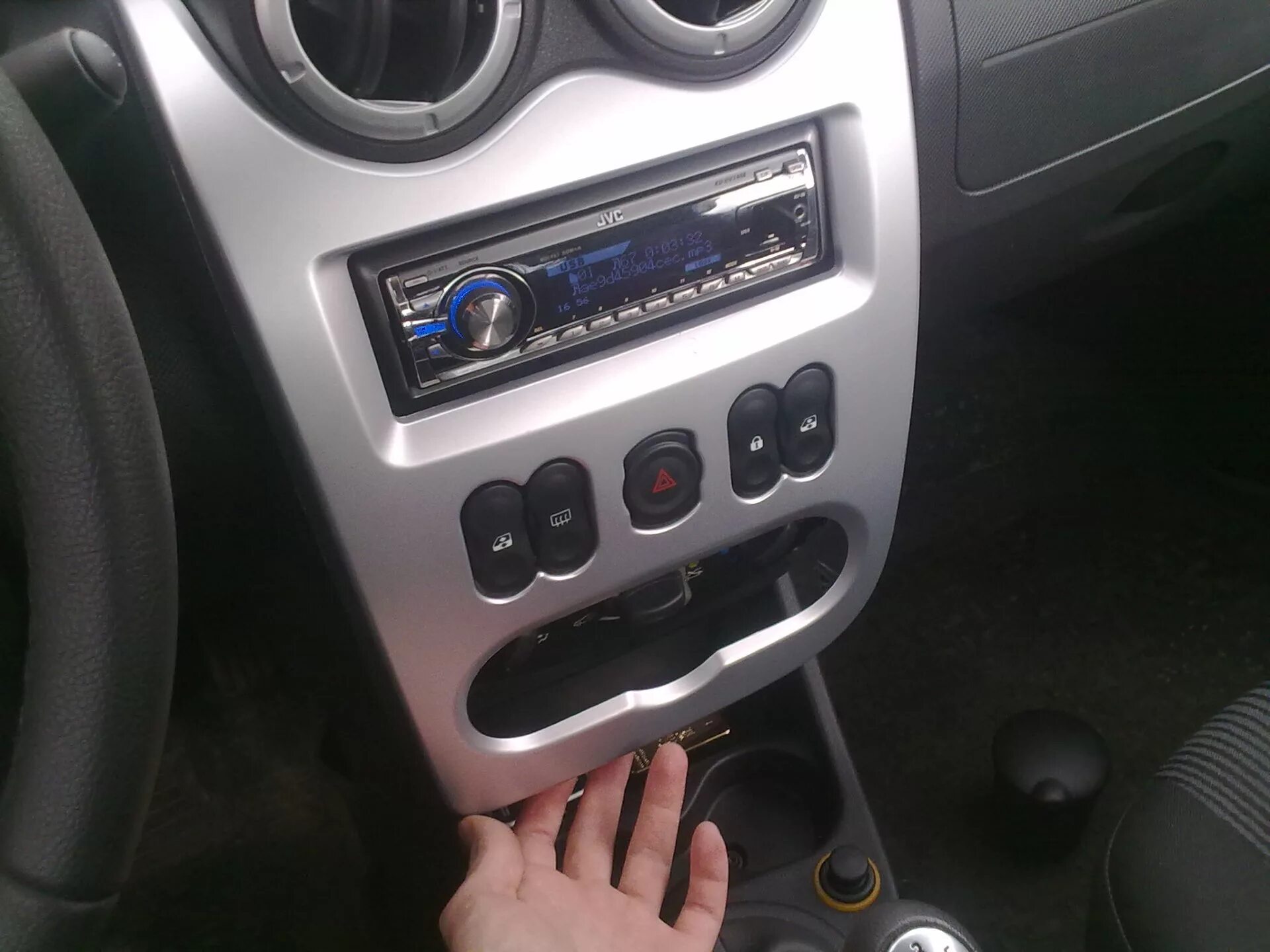 Замена лампочек подсветки печки - Renault Logan (1G), 1,6 л, 2010 года расходник