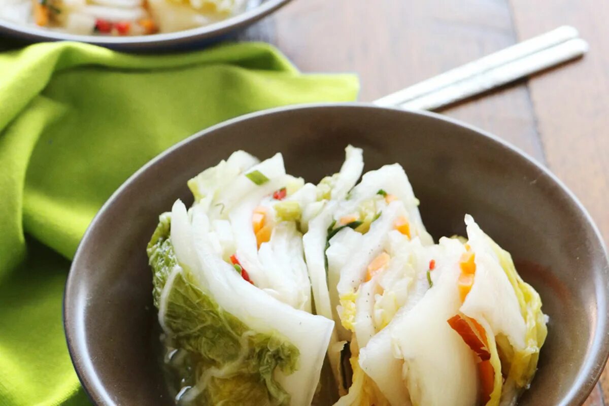 Приготовление капусты кимчи. Кимчи Cabbage. White Kimchi. Кимчи Тамаки. Белое кимчи.