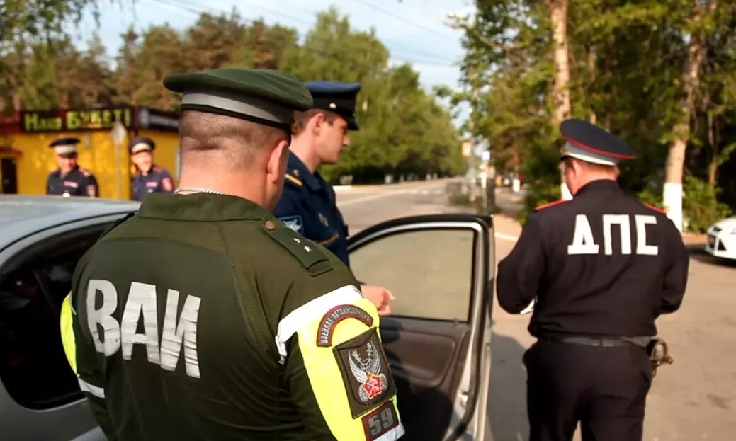 Инспектор ВАИ. ГИБДД И ВАИ. Военная полиция и ВАИ. ВАИ полиция. Полиции остановите военные