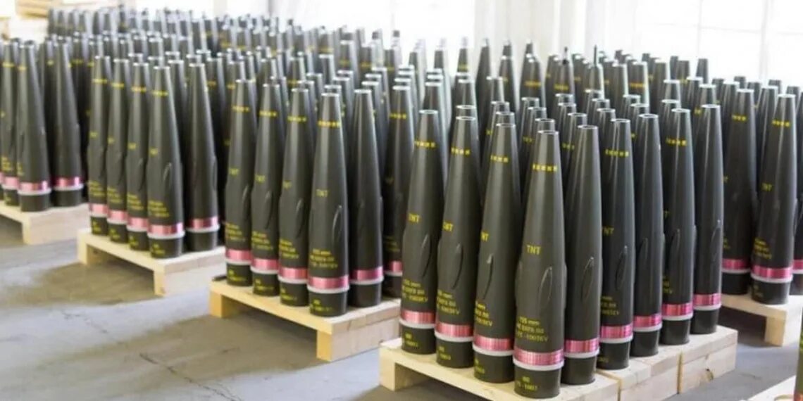 вес снарядов артиллерии. химическое оружие снаряды. 105мм снаряды нато. сколько артиллерийских снарядов было выпущено. калибр 152 мм снаряд вес.