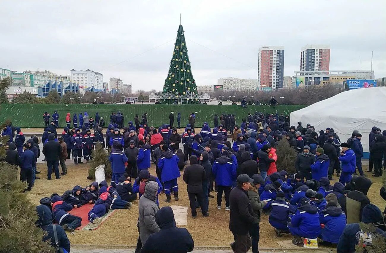 Новости часа в казахстане сегодня. Бунты рабочих в Казахстане. Рабочие митинги в Азии 2020. Казахстан протесты рабочих. Казахстан протесты администрация.