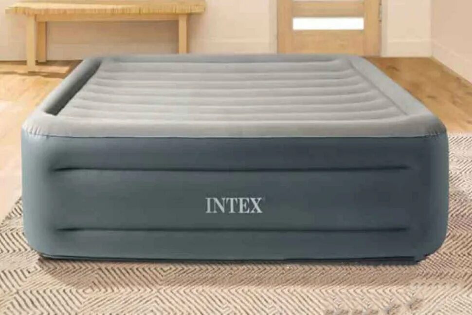 Надувную двуспальную кровать intex. Надувная кровать intex 64126, 203x152x46, насос встроенный электрический. 64126 intex. 64126np кровать-матрас &quot;queen essential rest airbed&quot;, 152х203х46см, эл. насос 220-240v. надувная кровать 152x203x47см встр.насос 220в intex.
