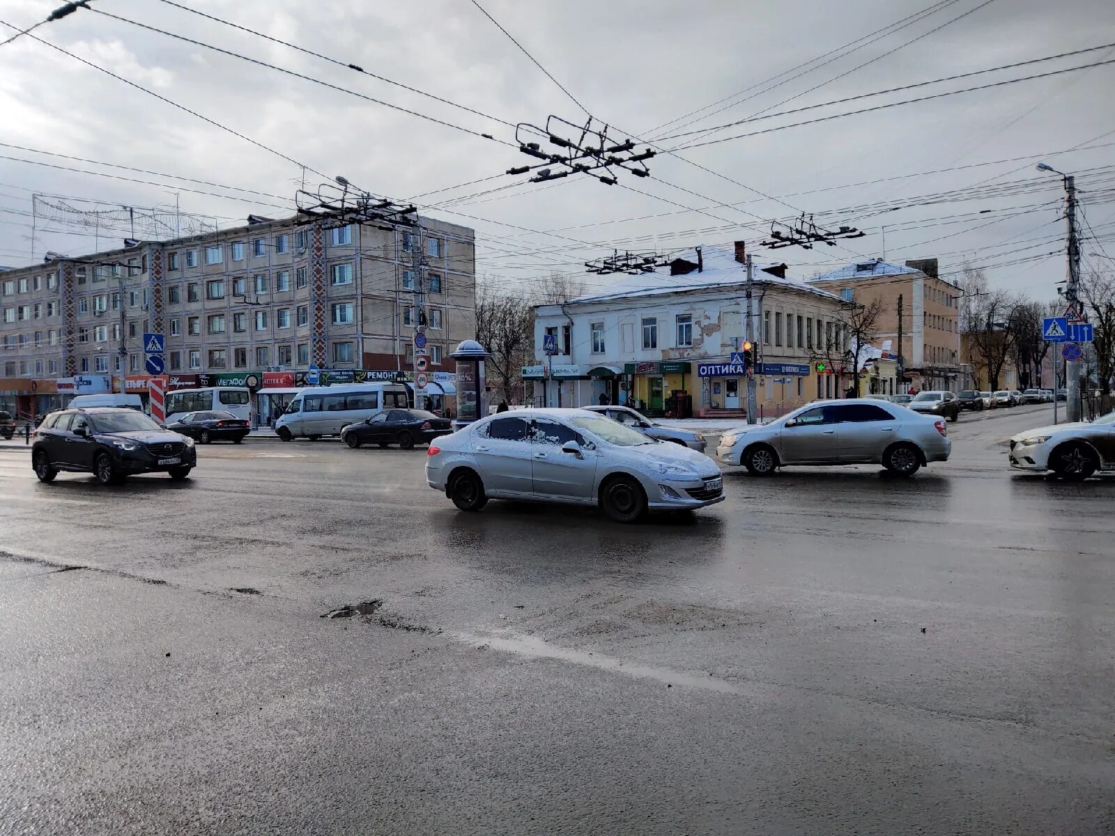 Перекресток Кирова Ленина Калуга. Перекресток Кирова Московская Калуга. Калуга пересечение Кирова и Московской. Перекрёсток большая Московская и Кирова. Сайт калужского перекрестка