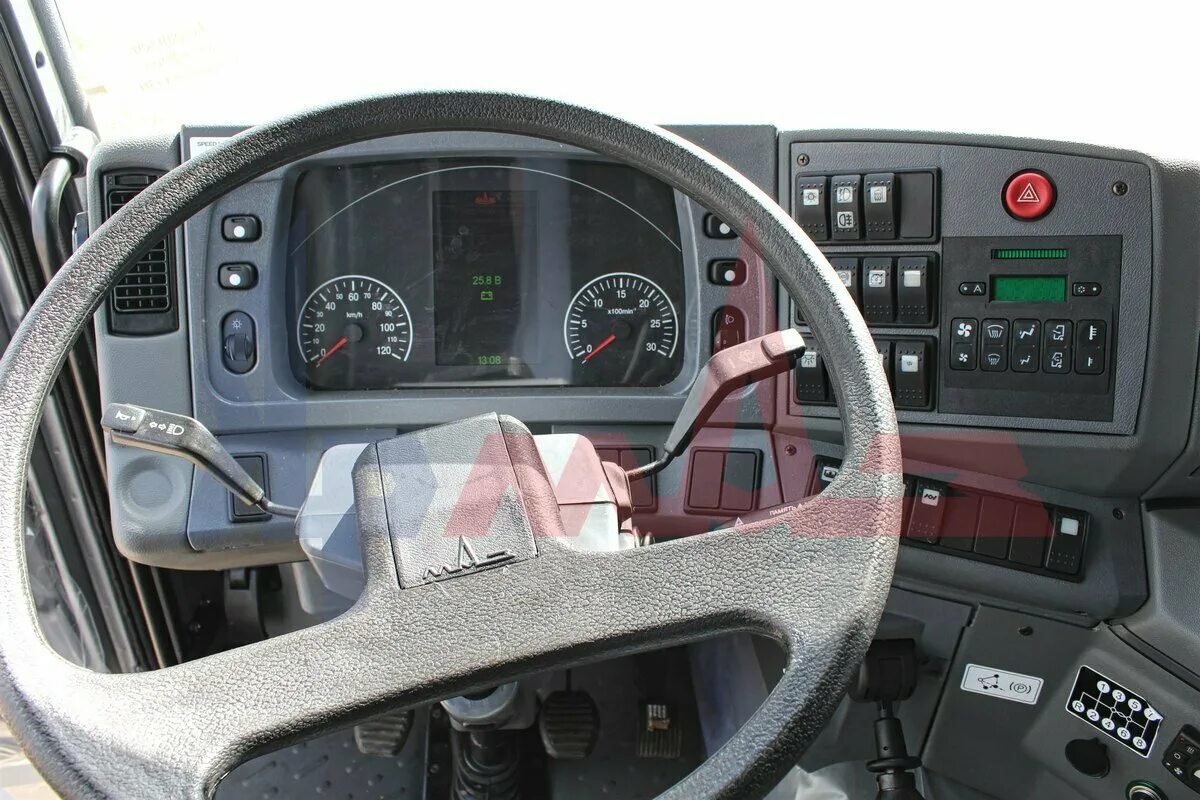 Маз 5440а5. Маз-6317 приборная панель. Управление маз. Панель приборов маз 5516 самосвал. Приборная панель маз 5336.