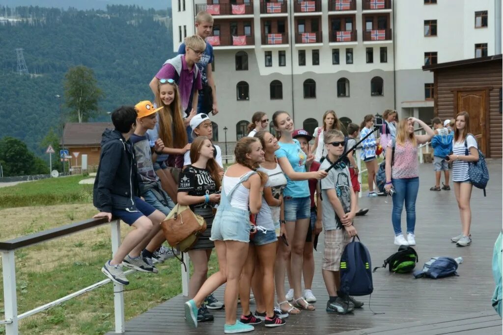 Сочи лагерь тематический. Летний лагерь сочи. Вточку сочи лагерь. Лагерь в сочи 2022. Стэйзи camp лагерь сочи.