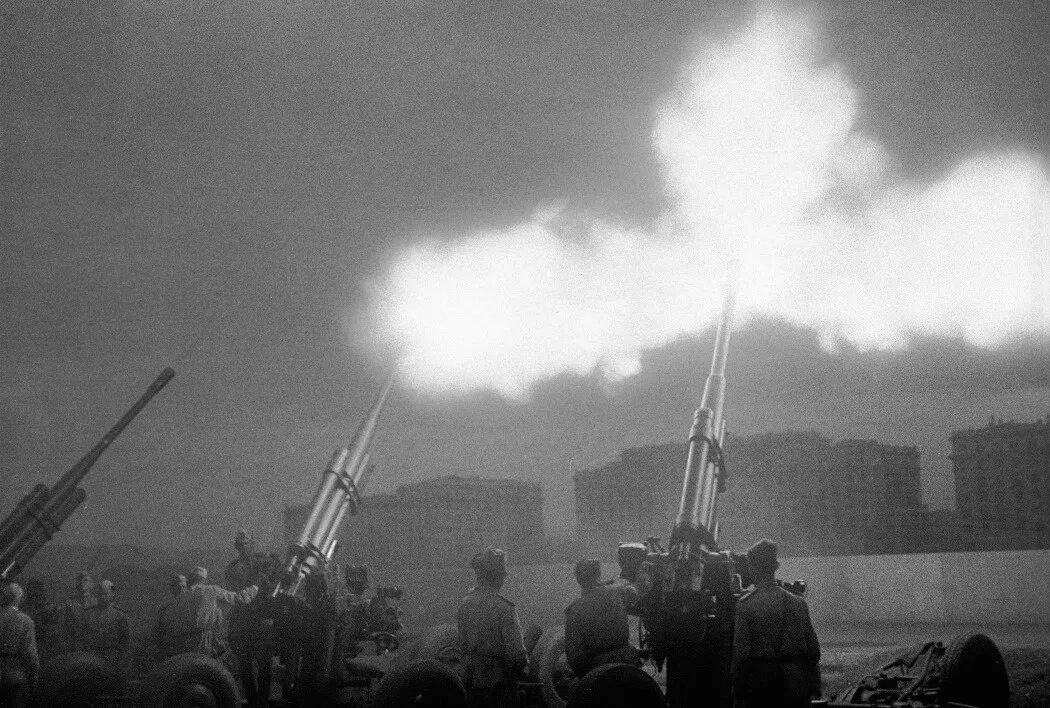 Первый салют в Москве 1943. Салют 5 августа 1943. Артиллерийский салют 5 августа 1943. Салют в честь освобождения орла и Белгорода 1943. Курская битва освобождение орла и белгорода