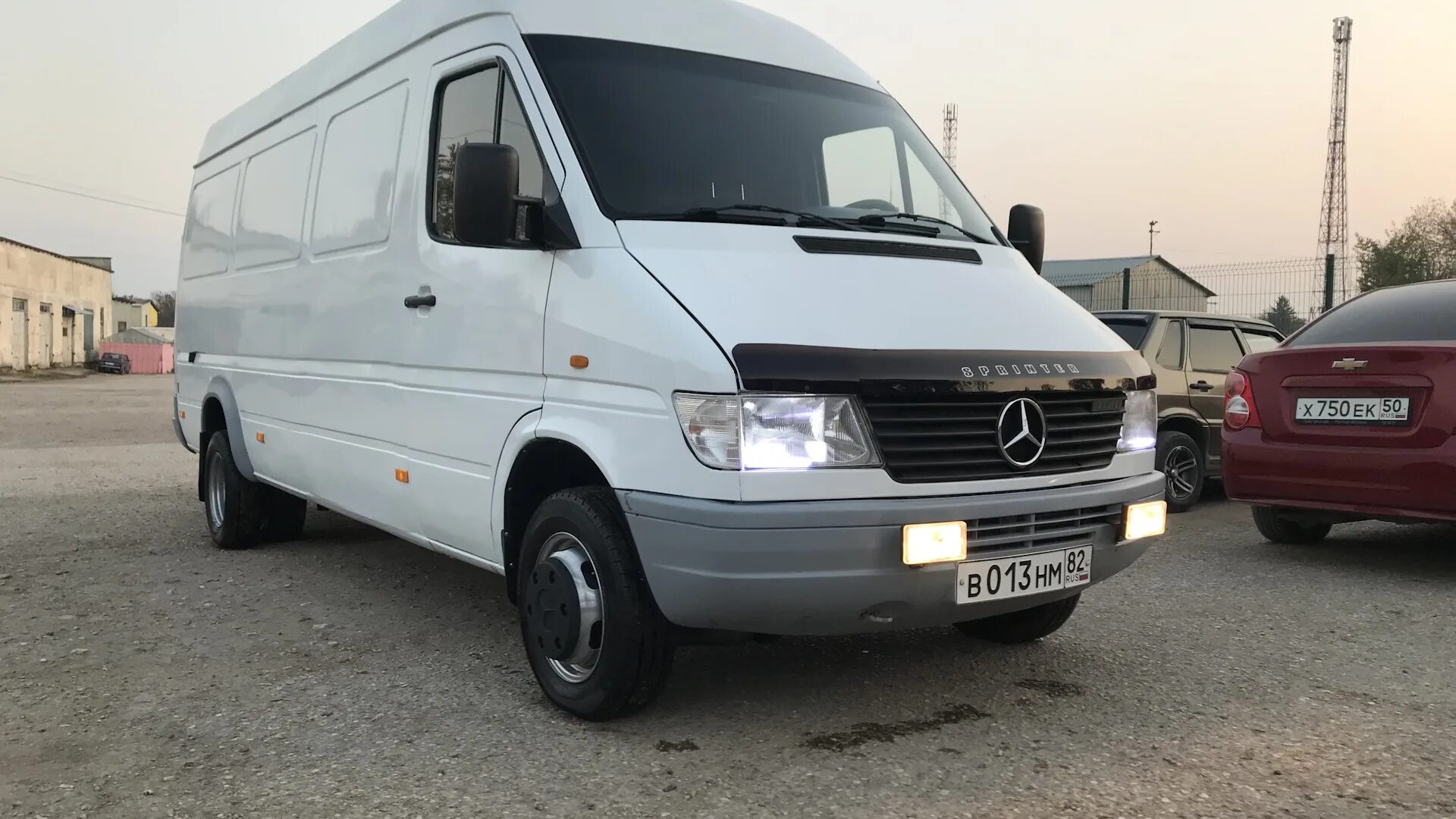 Мерседес Бенц Спринтер 412д. Спринтер 412 грузовой. Mercedes-Benz Sprinter 412d характеристики. Мерседес Спринтер 82 регион.