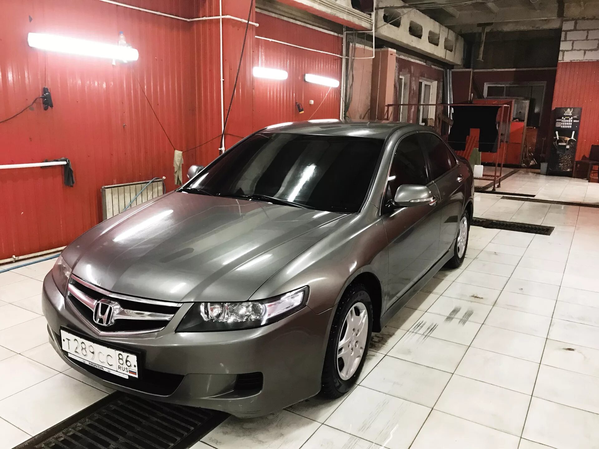 Тонировка хонда. Honda Accord 7 серая. Honda Accord 7 тонировка. Honda Accord 7 тонированный. Хонда Аккорд 7 темно серый.