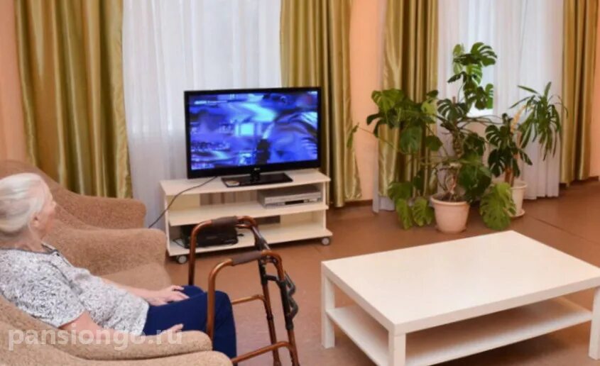 Комната пенсионера. Комната в доме престарелых. комната пожилого человека. комната отдыха для пожилых.