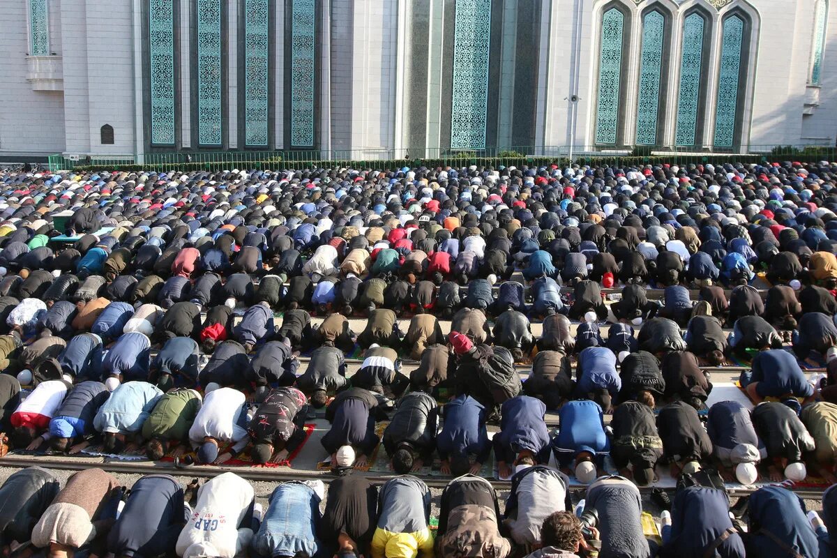 Какой масу у мусульман сегодня. Курбан байрам в Соборной мечети Москвы.