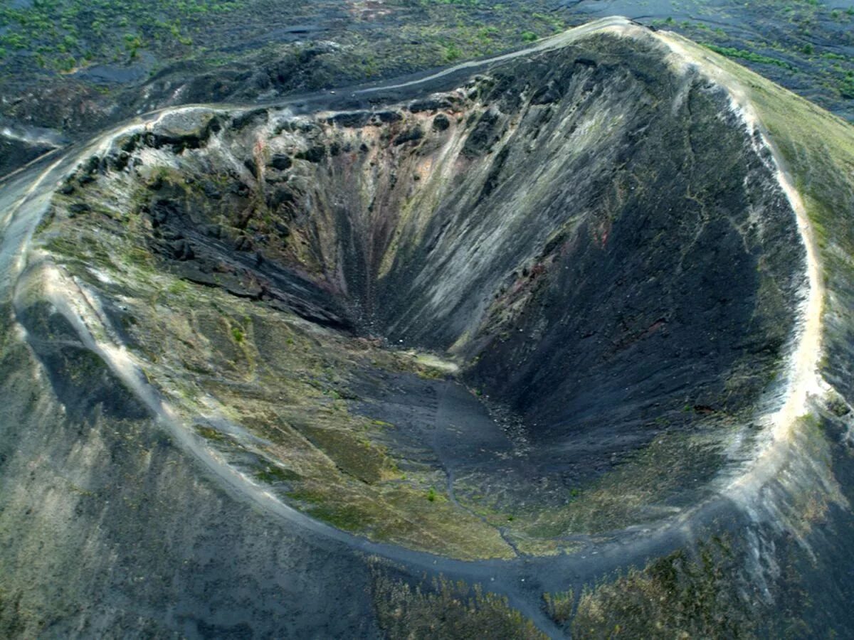 Какая самая большая земля. Вулкан Парикутин в Мексике. Вулкан Парикутин, Южная Америка. Шлаковые конусы вулкан Парикутин. Вулкан Парикутин (Мичоакан, Мексика).