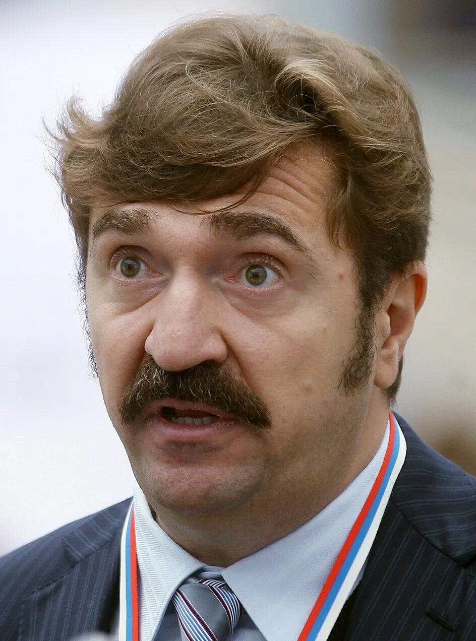 Валерий комиссаров. Валерий комиссаров дом 2. Основатель дом. Основатель дом. Продюсер валерий комиссаров.