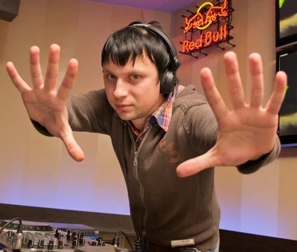 Dj valer. The soundlovers, struscio-hyperfolk фото. Диджей валера сосновоборск. Диджей валер. Dj valer.