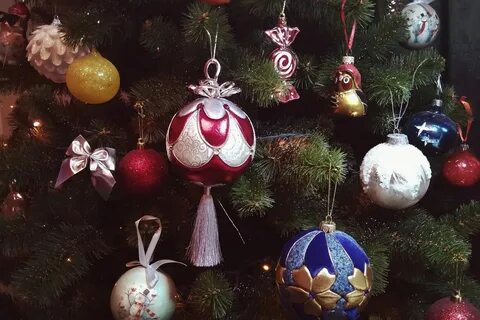 Елка какими шарами украсить