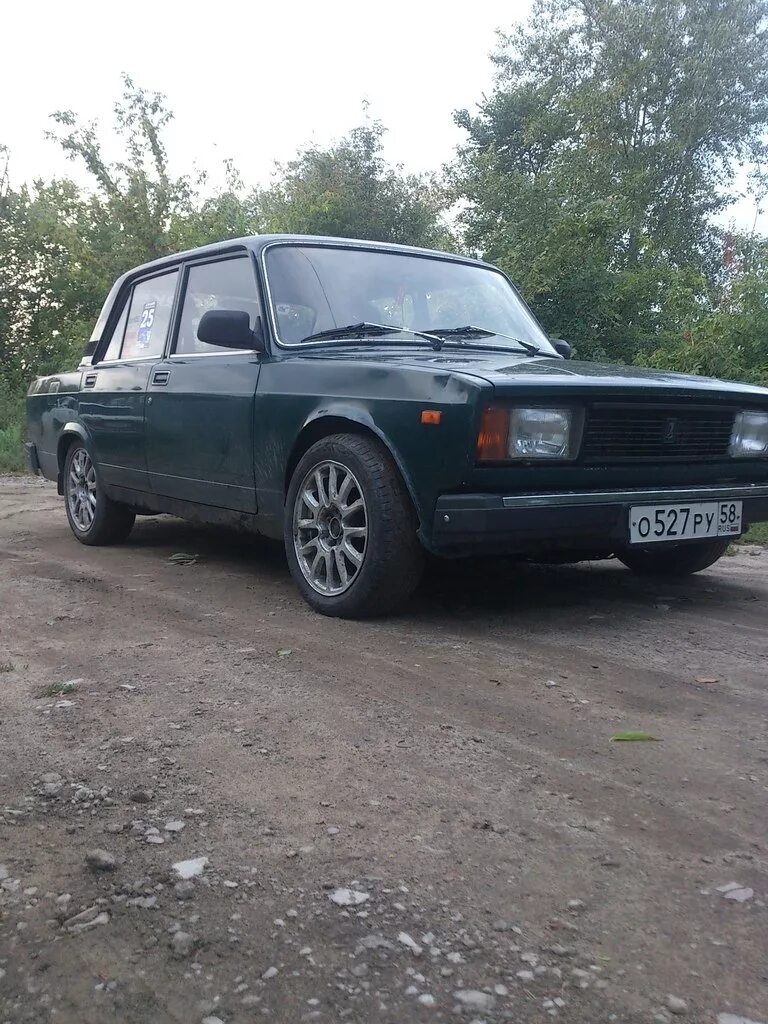 2107 диски гранта. Ваз 2107 r15. 2107 диски гранта. Ваз 2107 на гранта дисках. Ваз 2107 на дисках от гранты спорт.