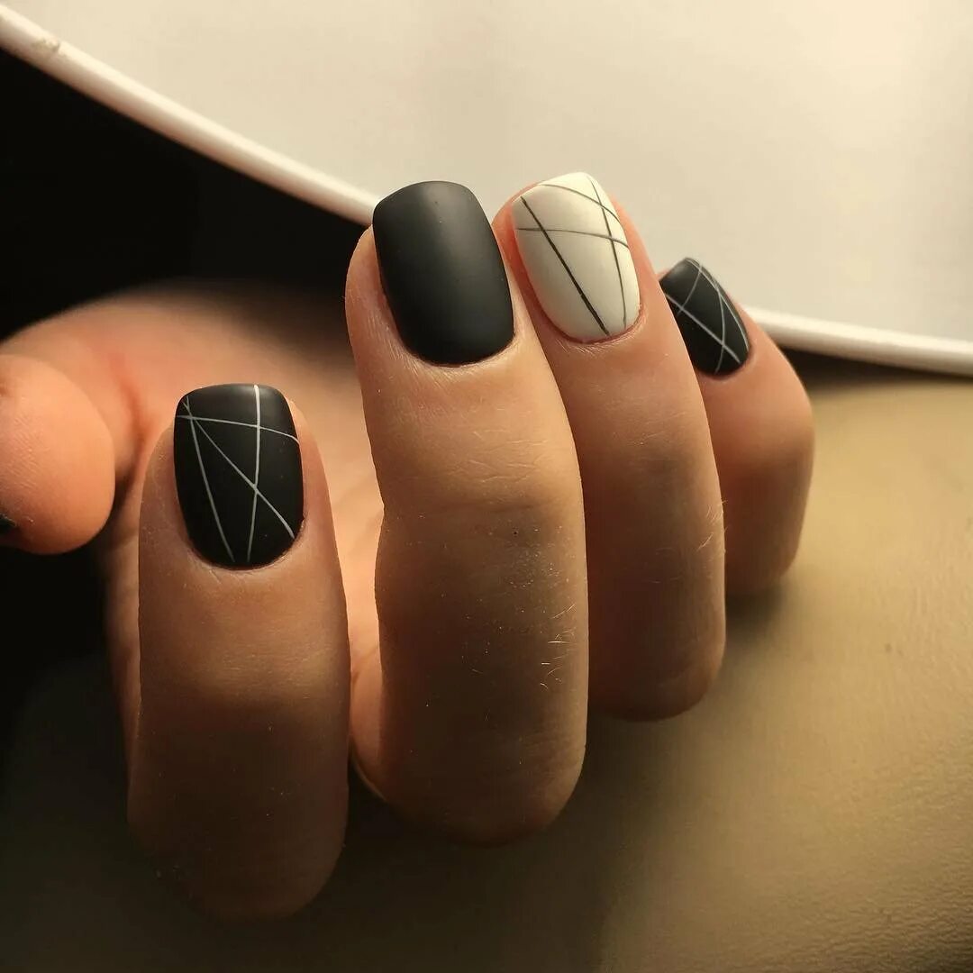 дизайн ногтей на короткие матовые. матовый маникюр. стильный матовый маникюр. красивый матовый маникюр. маникюр на квадратные ногти.