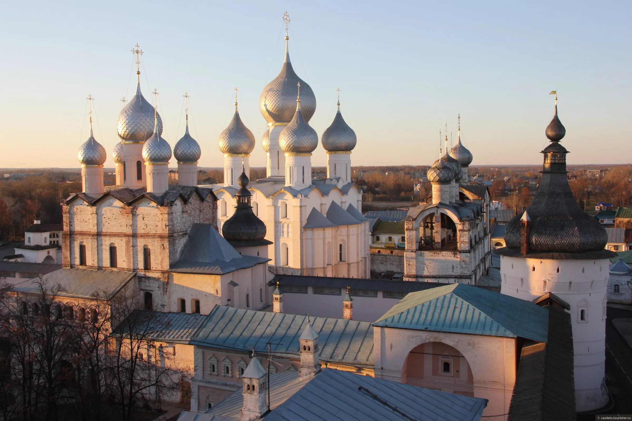 Ростов лучшее великий. Ростовский Кремль, Переславль-Залесский.. Ростов Великий Переславль Залесский. Ростов Великий звонница Ростовского Кремля. Ростов Великий исторический центр.