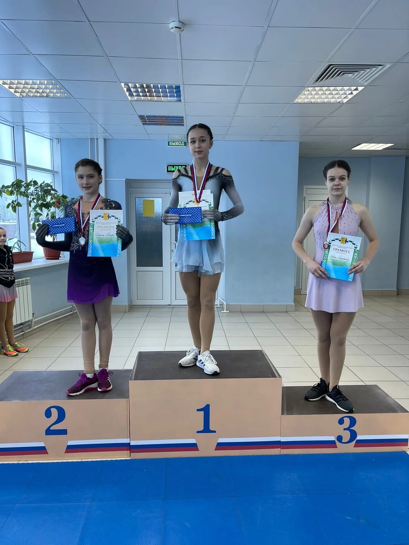 Дымка киров массовое катание. Когау «спортивная школа «быстрица». Битва школ по фигурному катанию. Сш дымка. Дымка киров фигурное катание.