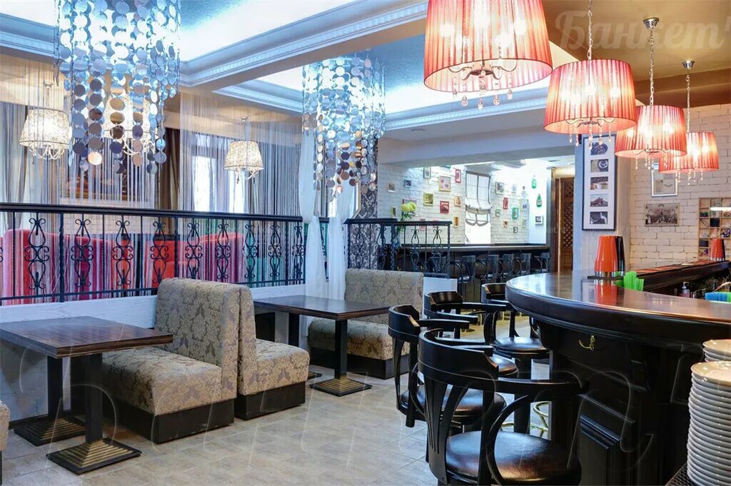 Бары екатеринбурга. Кафе бары екатеринбург. Intouch cocktail bar. Он бар екатеринбург. Кафе бары екатеринбург.