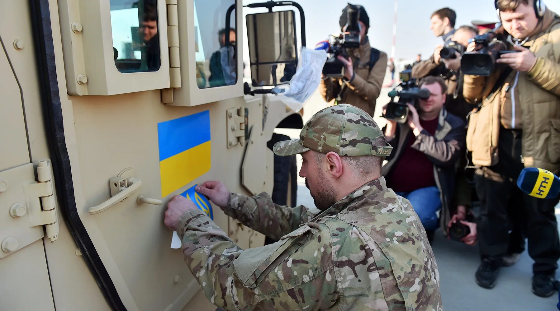 Отправлена помощь украине. Военные Украины. Военная помощь США Украине. Американская помощь Украине. Поддержка военных на Украине.