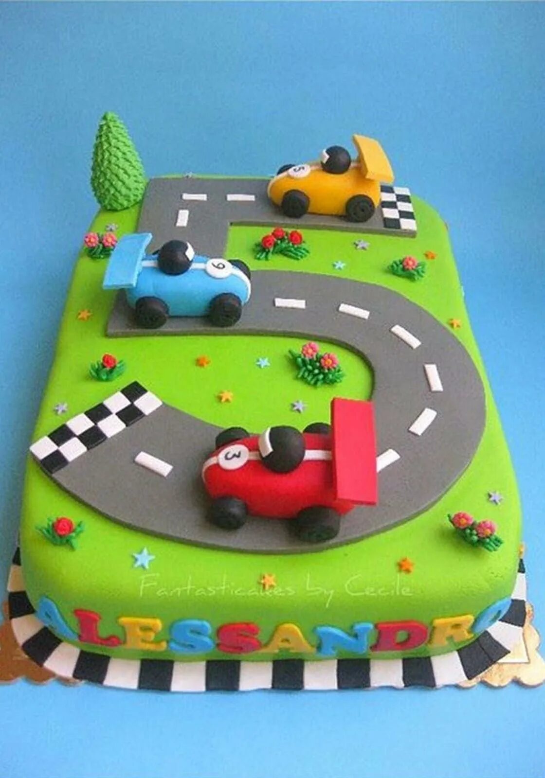 Торт для мальчика а4. Торт с «машинками». Детский торт с машинками. Торт детский мальчику с машинками. Торт машина для мальчика 5 лет на день рождения.