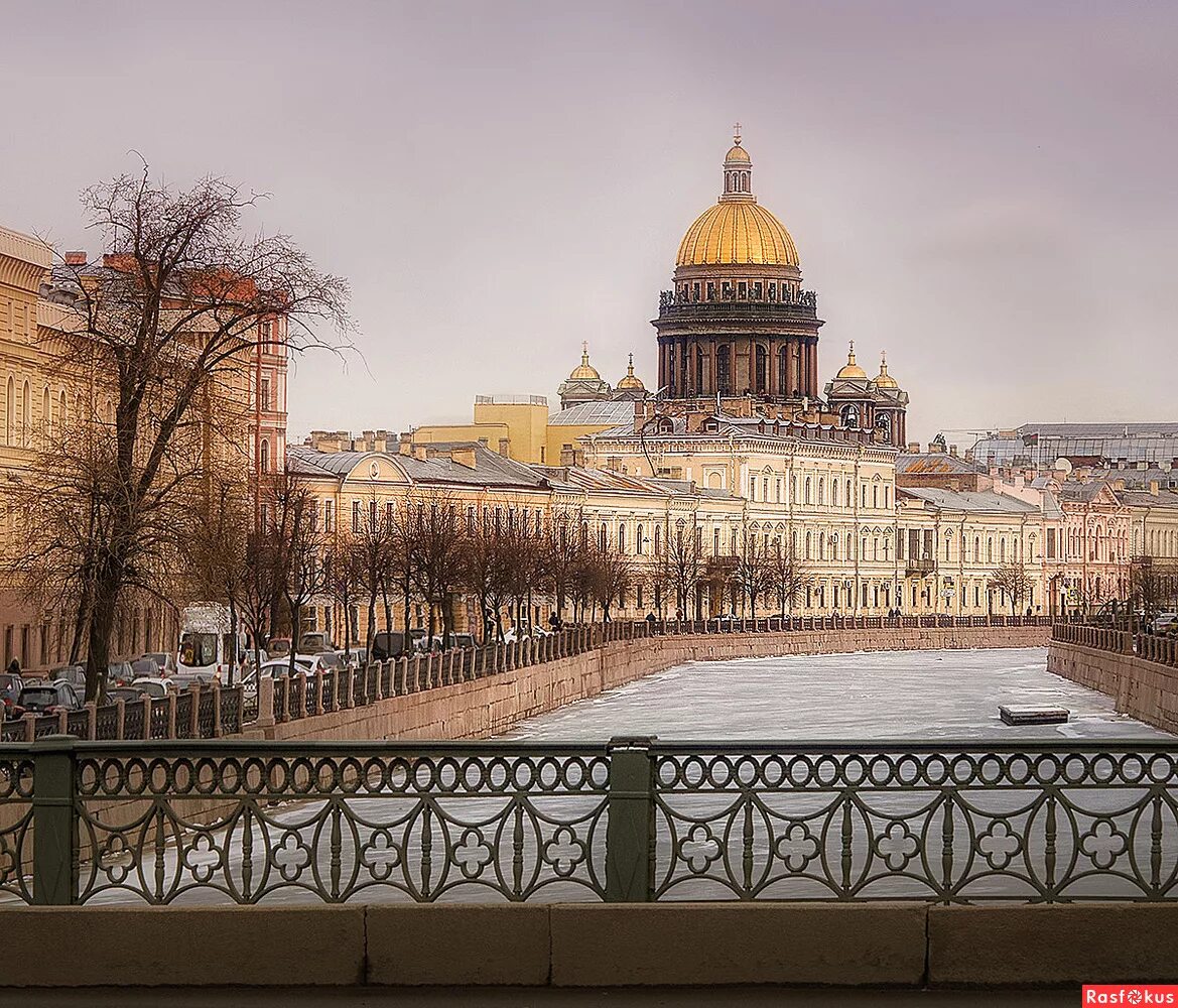 Исаакиевский собор с васильевского острова. Исаакиевский мост. Исаакиевский мост. Вид на исакий с синего моста. Мост у исаакиевского собора название.