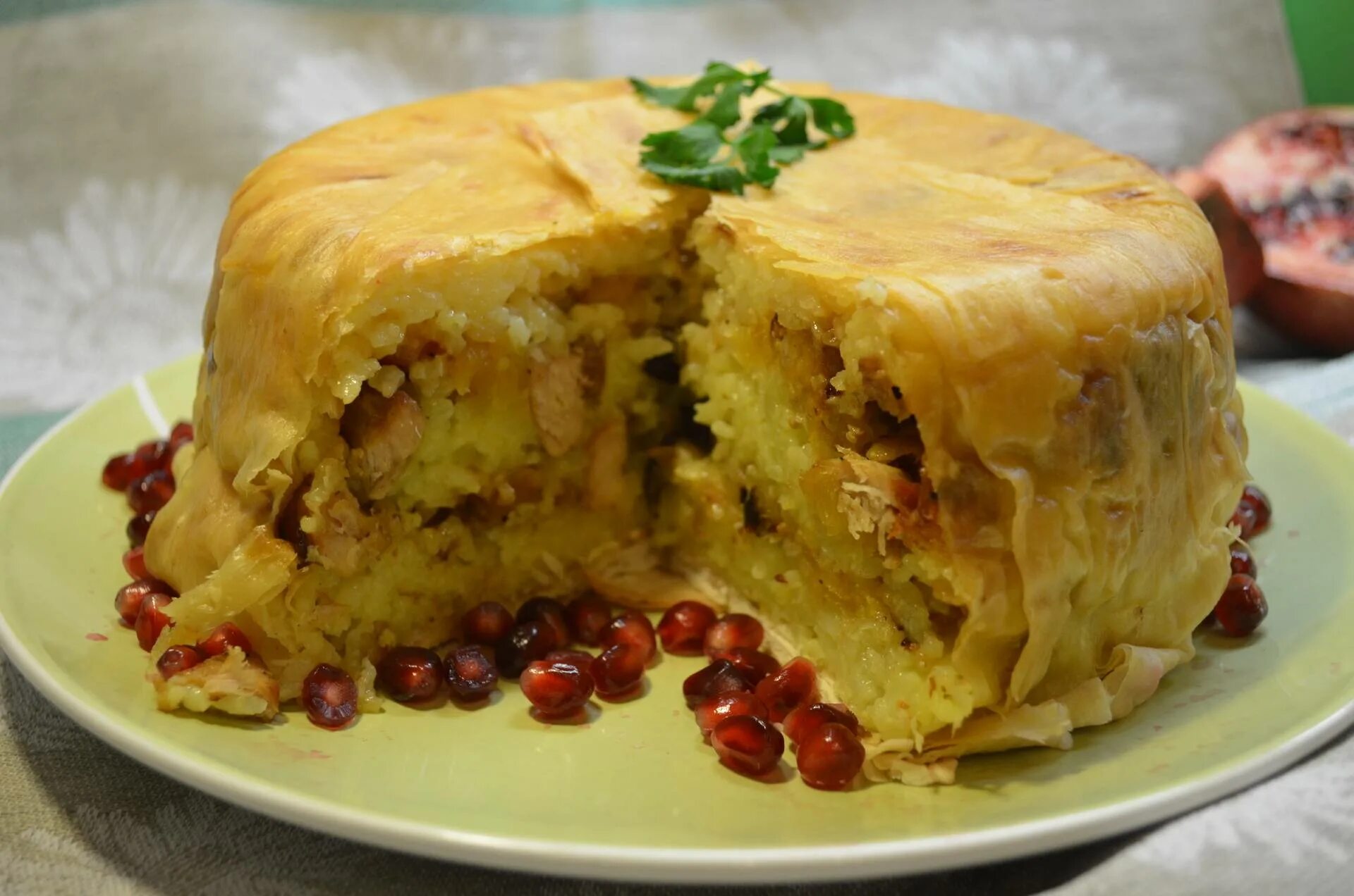 Плов в тесте рецепт. Шах-плов Королевский. Шах-плов Королевский азербайджанский. Азербайджан кухня Шах-плов. Азербайджанский Шах плов.