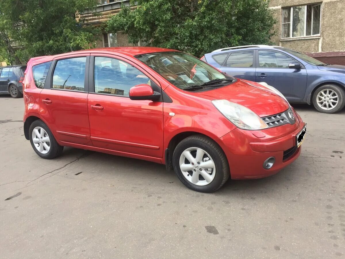 Купить иномарку с пробегом автомат. Nissan Note 2009. Ниссан ноте 1.4. Ниссан ноут 2009г. Ниссан ноут 2009 красный.