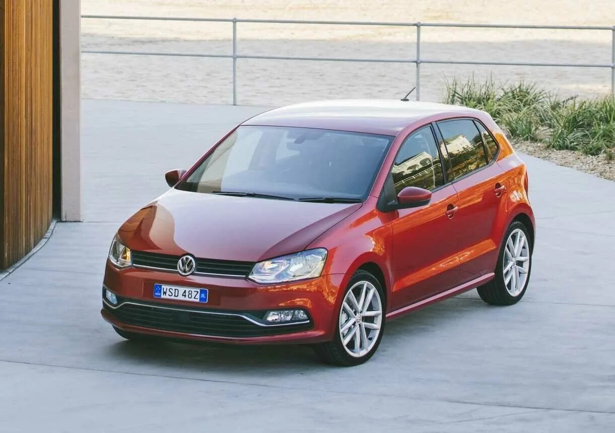 Volkswagen polo модели. Фольксваген поло хэтчбек 2015. VW Polo 2015 Hatchback. Volkswagen Polo Hatchback 2015. Фольксваген поло хетч 2015.