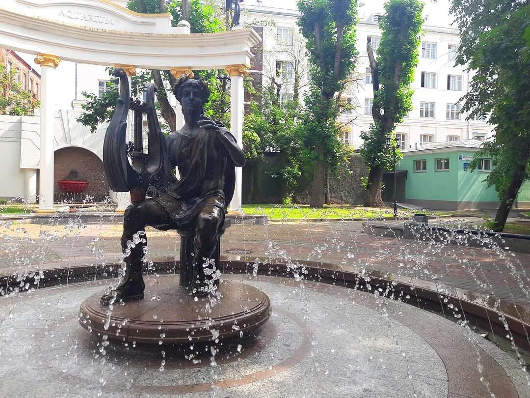 Купить булгаковский парк. Патриаршие пруды Булгаковские места. Экскурсия Булгаковская Москва 2022. Булгаковский парк Москва. Булгаковские места в Москве.