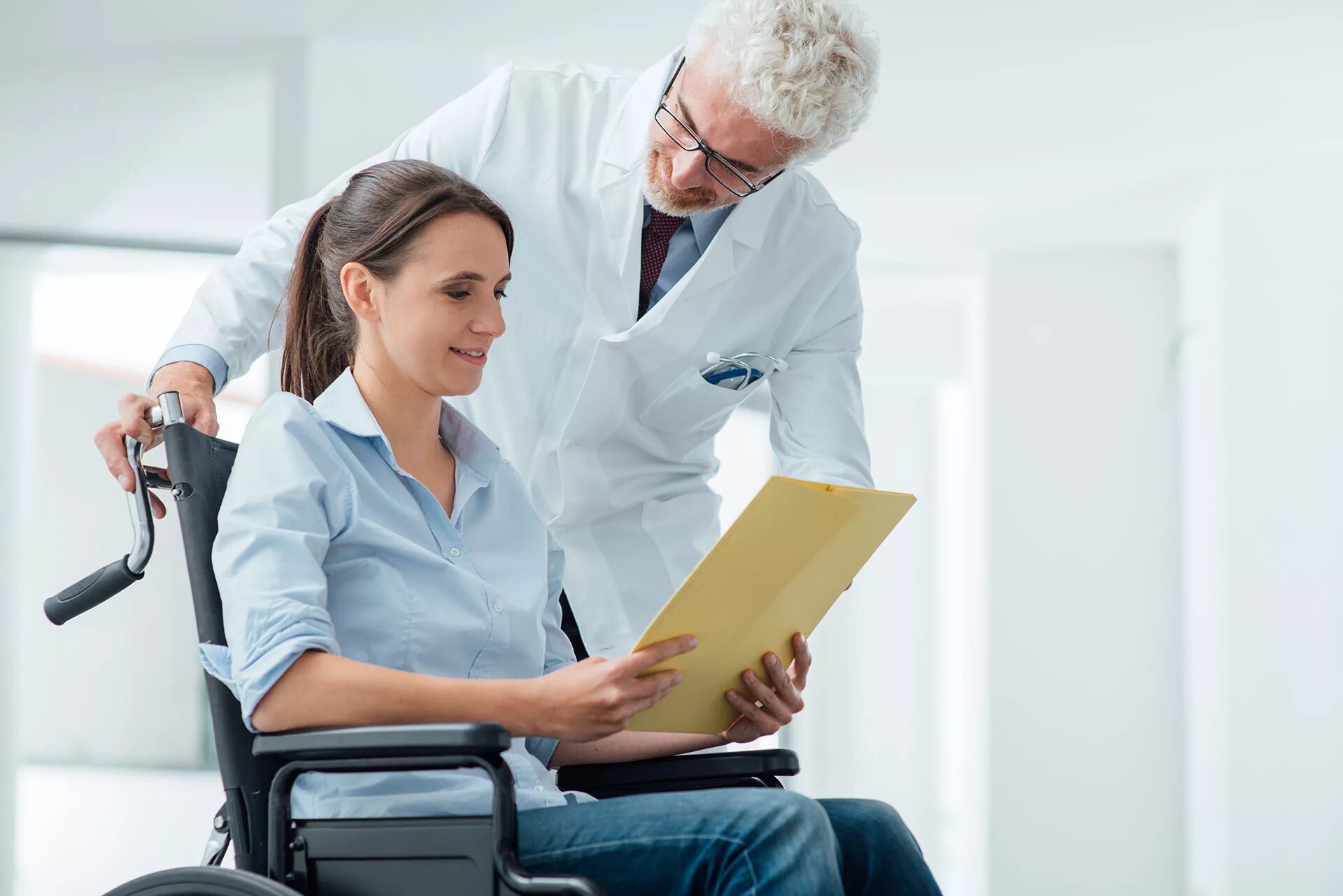 Работа врачу инвалиду. Работа врачу инвалиду. Инвалид и доктор. Работа врачу инвалиду. Медико-социальная реабилитация.