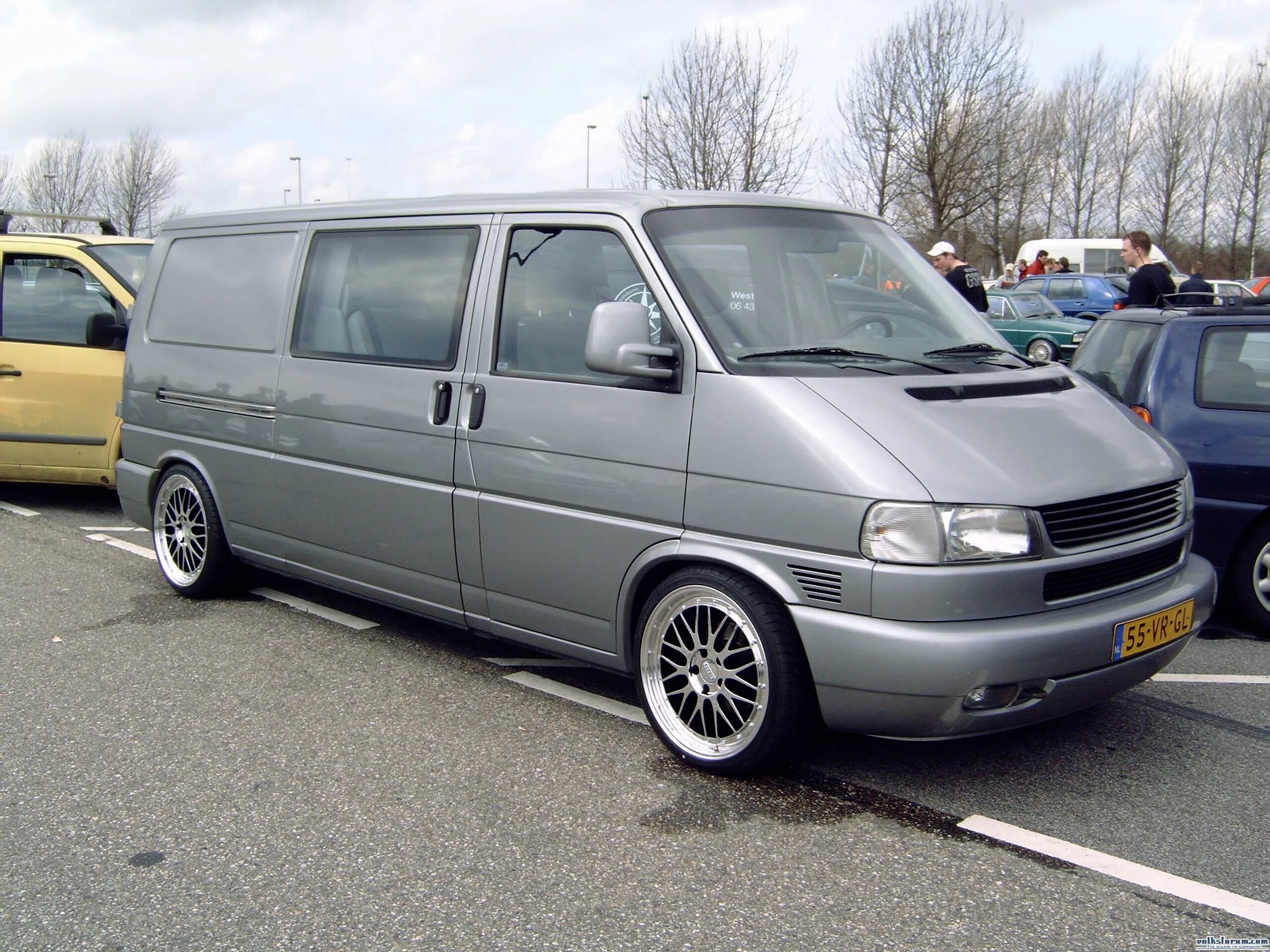 Класс т4. Volkswagen Transporter t4 на дисках. Диски VW t4. Диски на т4 Фольксваген. VW t3 BBS.