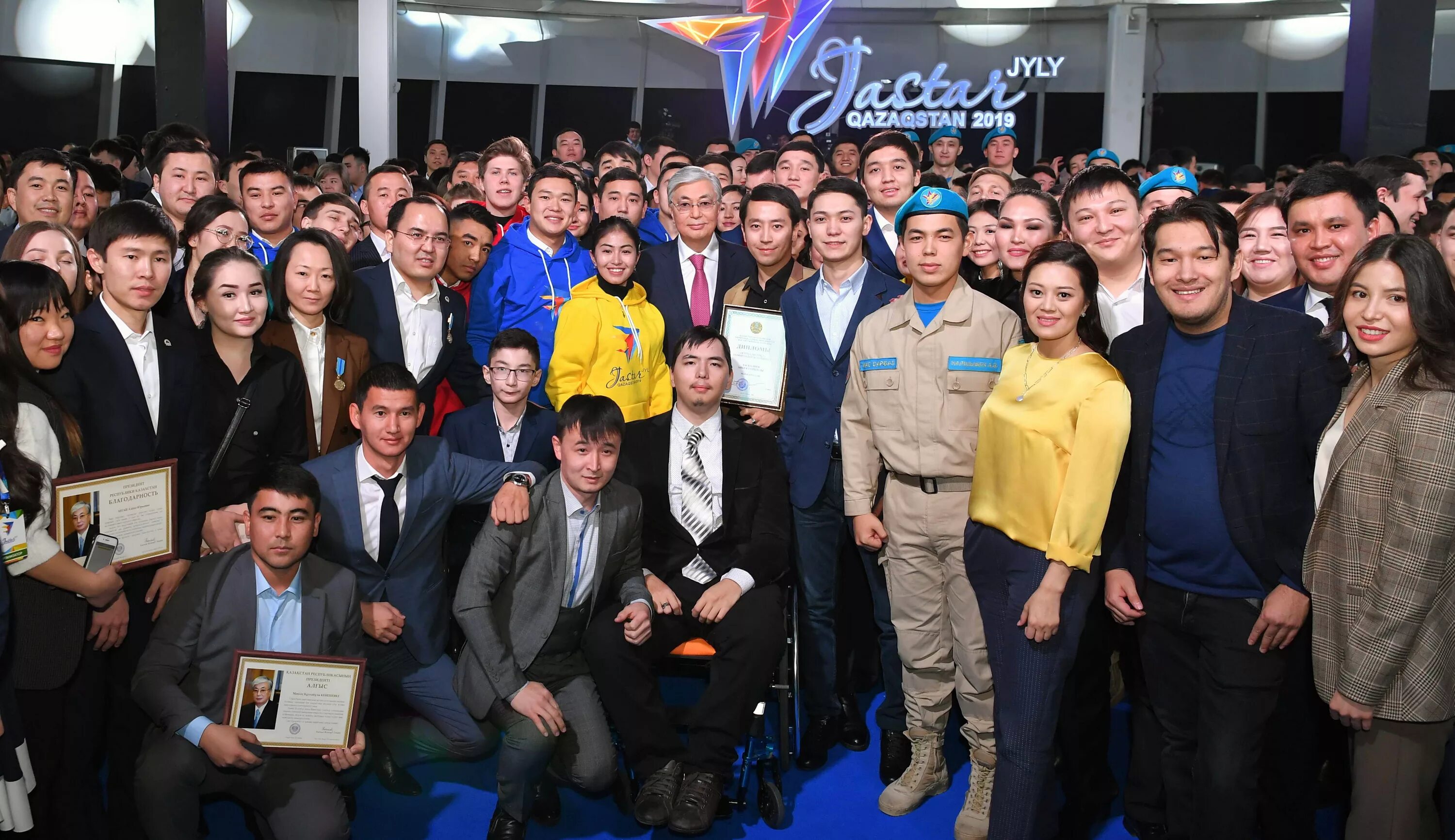 Жастар. Год молодежи. Жастар фото. Закрытие года молодежи в Казахстане 2019 план.