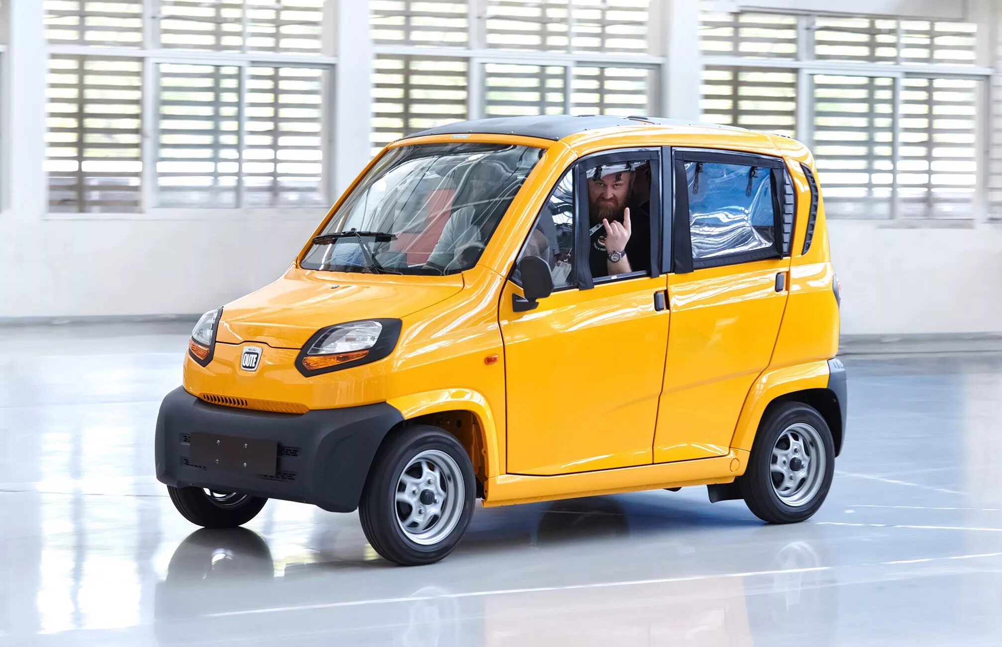 Недорогие машины 2023. Индийская машина Bajaj. Индийская малолитражка Bajaj. Bajaj Qute 2021. Tata Nano 2023.