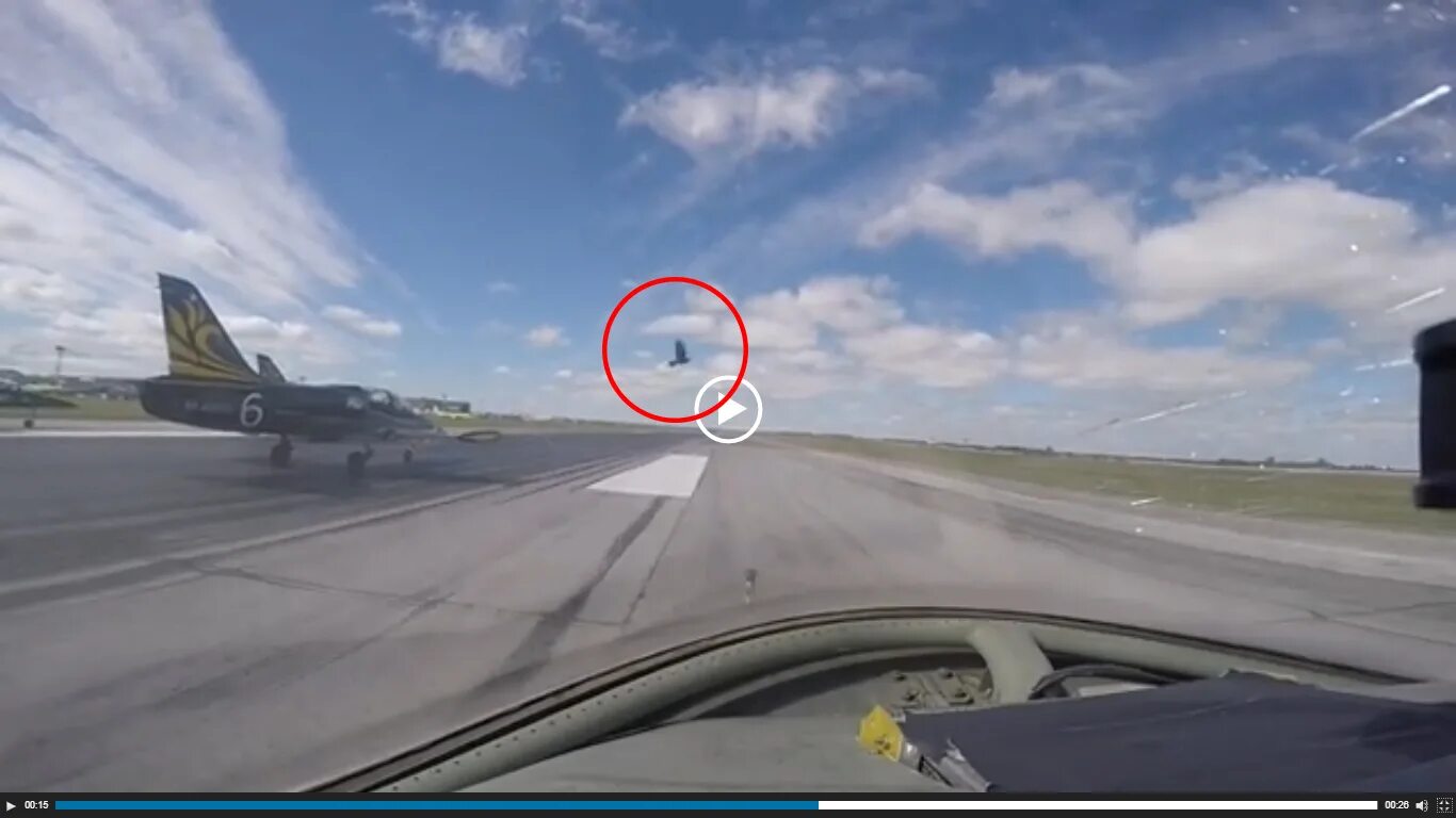 Самолёт на улице багратиона смоленск. Истребители над челябинском. Самолёт на багратиона смоленск. Смоленский авиационный завод памятник. Самолет над смоленском.