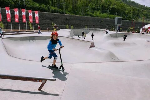 A girl skate in sochi