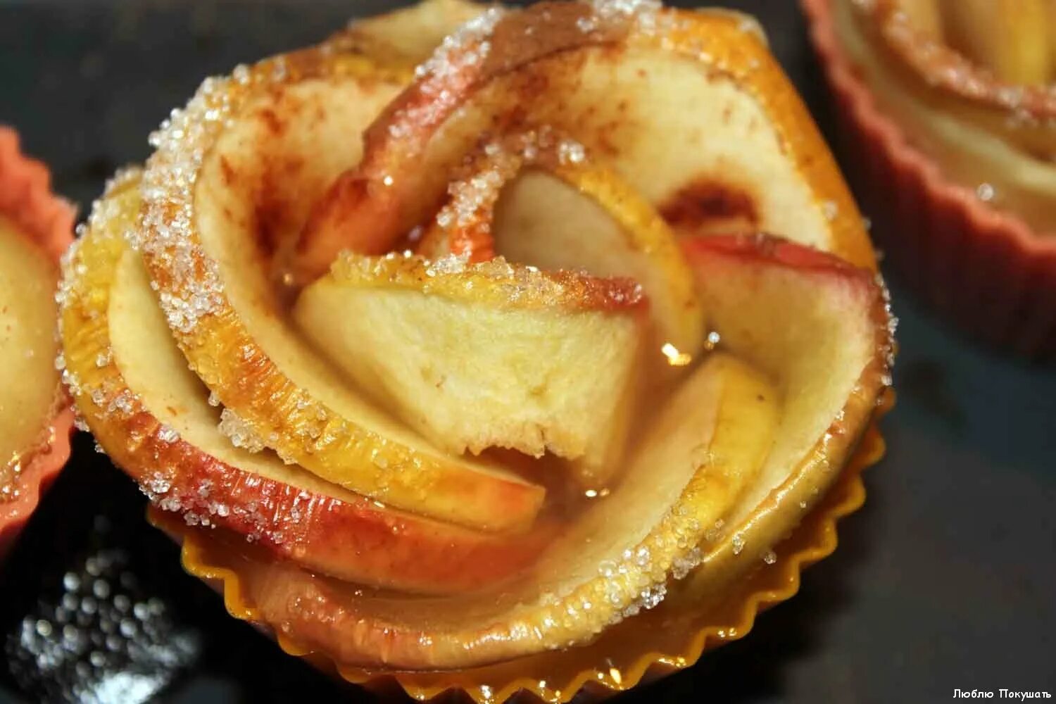 Рецепт начинки из свежих яблок. Блюда из яблок. Сладкие блюда из яблок. Розочки из яблок. Необычные блюда из яблок.