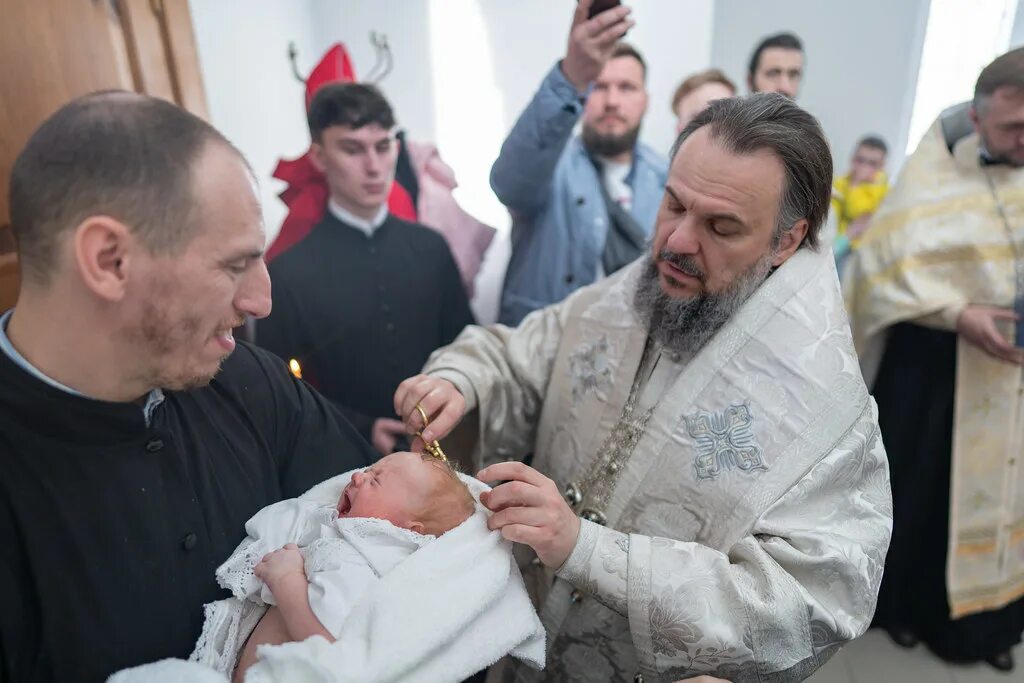 Праздник крещения крестный ход. Сообщение о обряде крещения. Сообщение о таинстве крещения. Четвертое крещение. Религиозный обряд крещение.