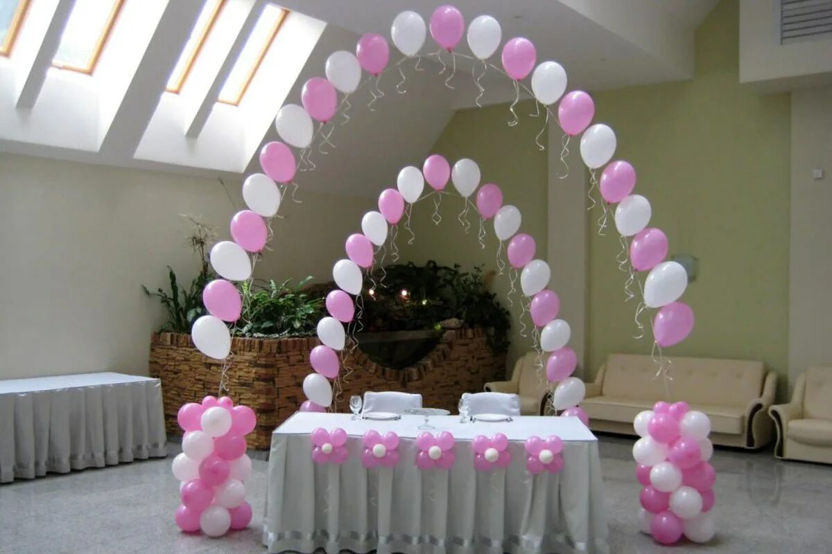 Оформление зала воздушными шарами. Украшение воздушными шарами. Арка из шаров. Украшение шарами арка. Украшение шарами на свадьбу.