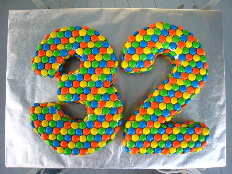Маме 32 года сыну. Торт цифра. Торт цифра для мальчика украшение. Торт цифра 32. Торт цифра на день рождения.