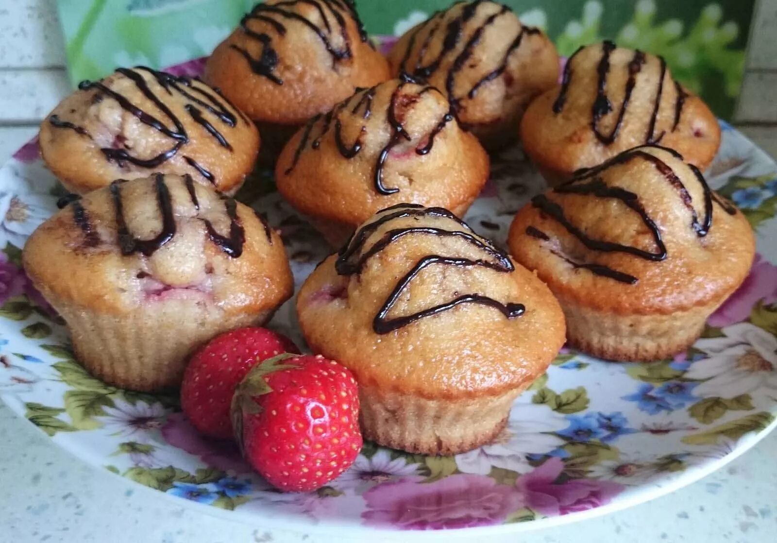 Рецепт самого простого и вкусного кекса. Кексы домашние. Пирожное домашнее. Сладости выпечка. Выпечка кекс.