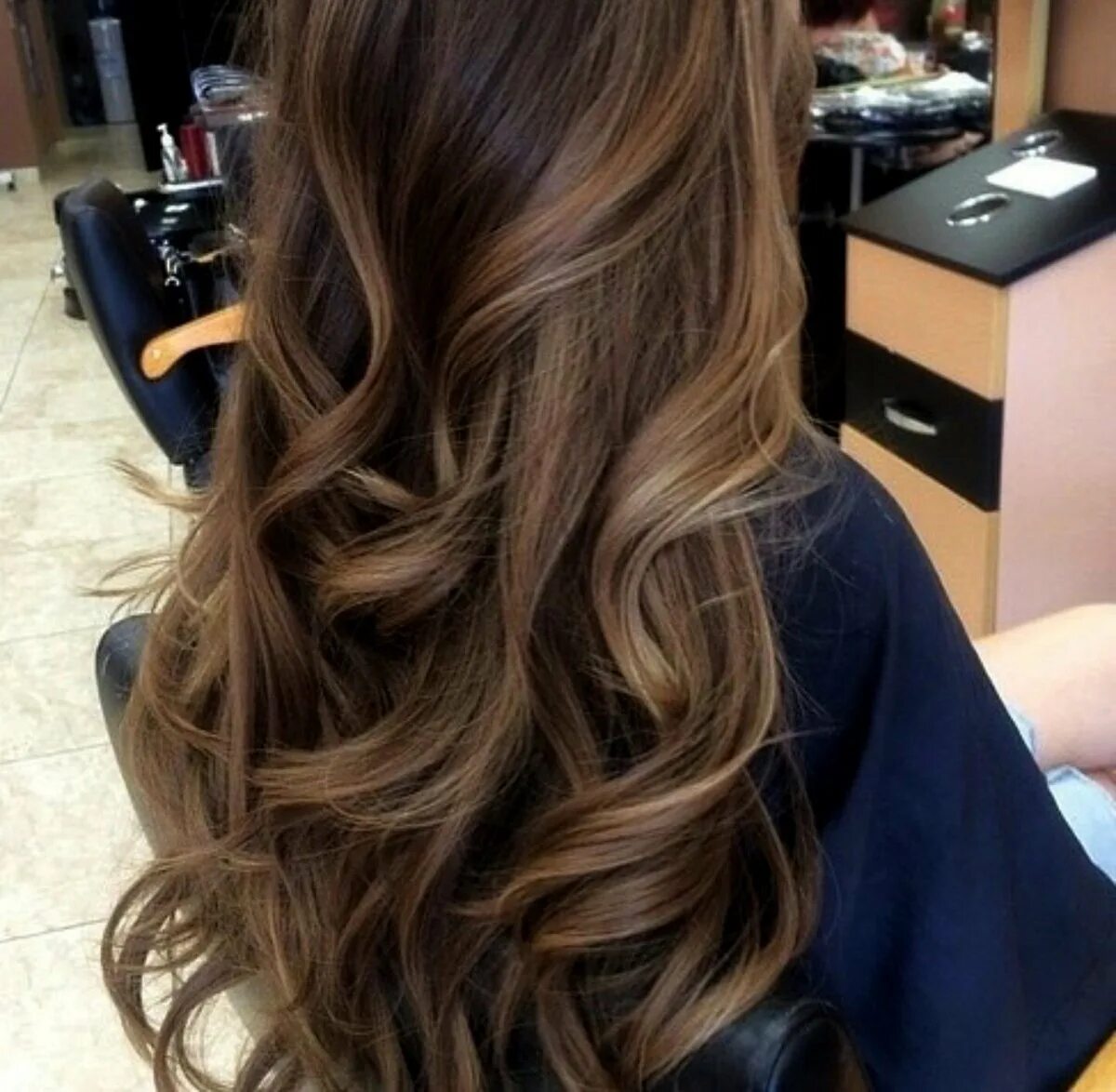 Темно русый шатуш. Шатуш окрашивание волос. Shatush окрашивание. Окрашивание омбре шатуш. Сомбре окрашивания волос темных.