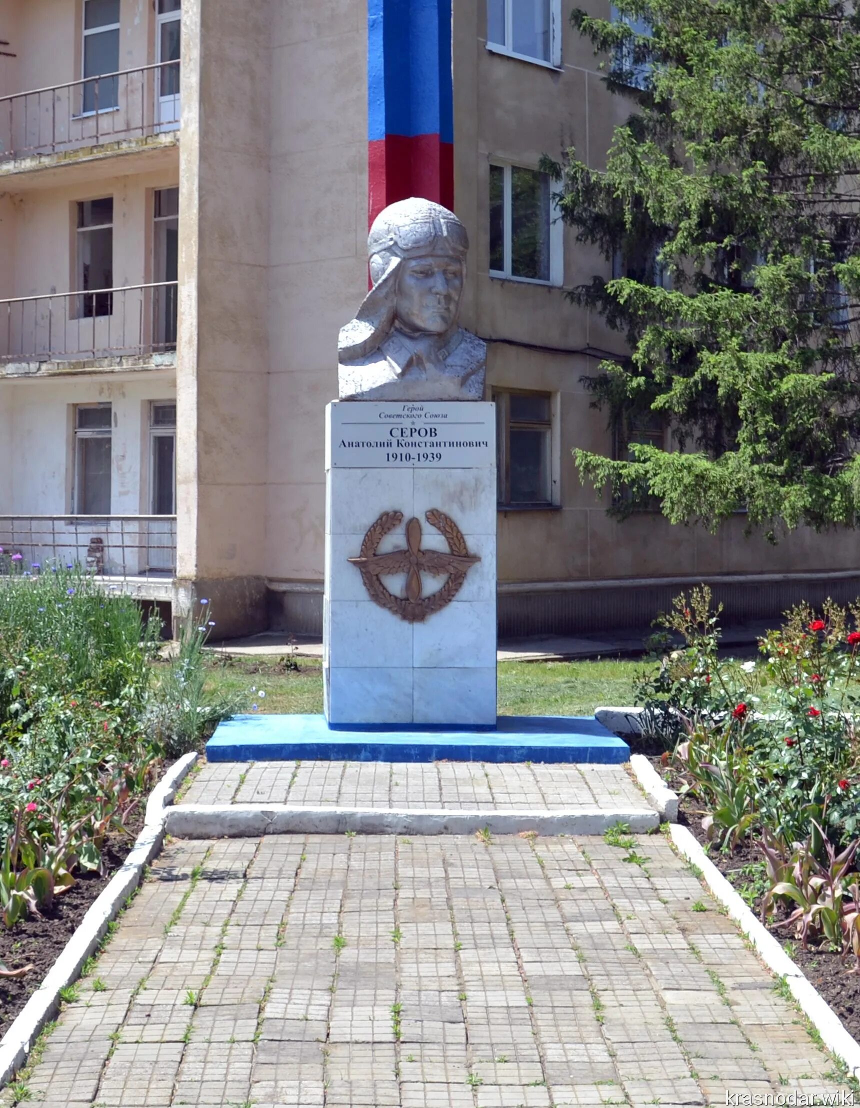 Дзержинского 135. Памятник серову в серове. памятник дзержинского в краснодаре. дзержинского 135 краснодар. памятники дзержинский в краснодаре.