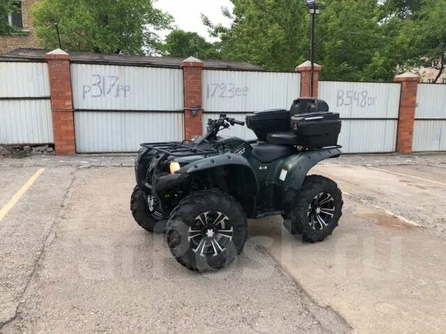 Купить квадроцикл в уссурийске. Квадроцикл Ямаха Гризли 700 кубов. Yamaha Grizzly 700 2008. Yamaha Grizzly 700 на 30 колесах. Квадрик 700 кубов грызли.