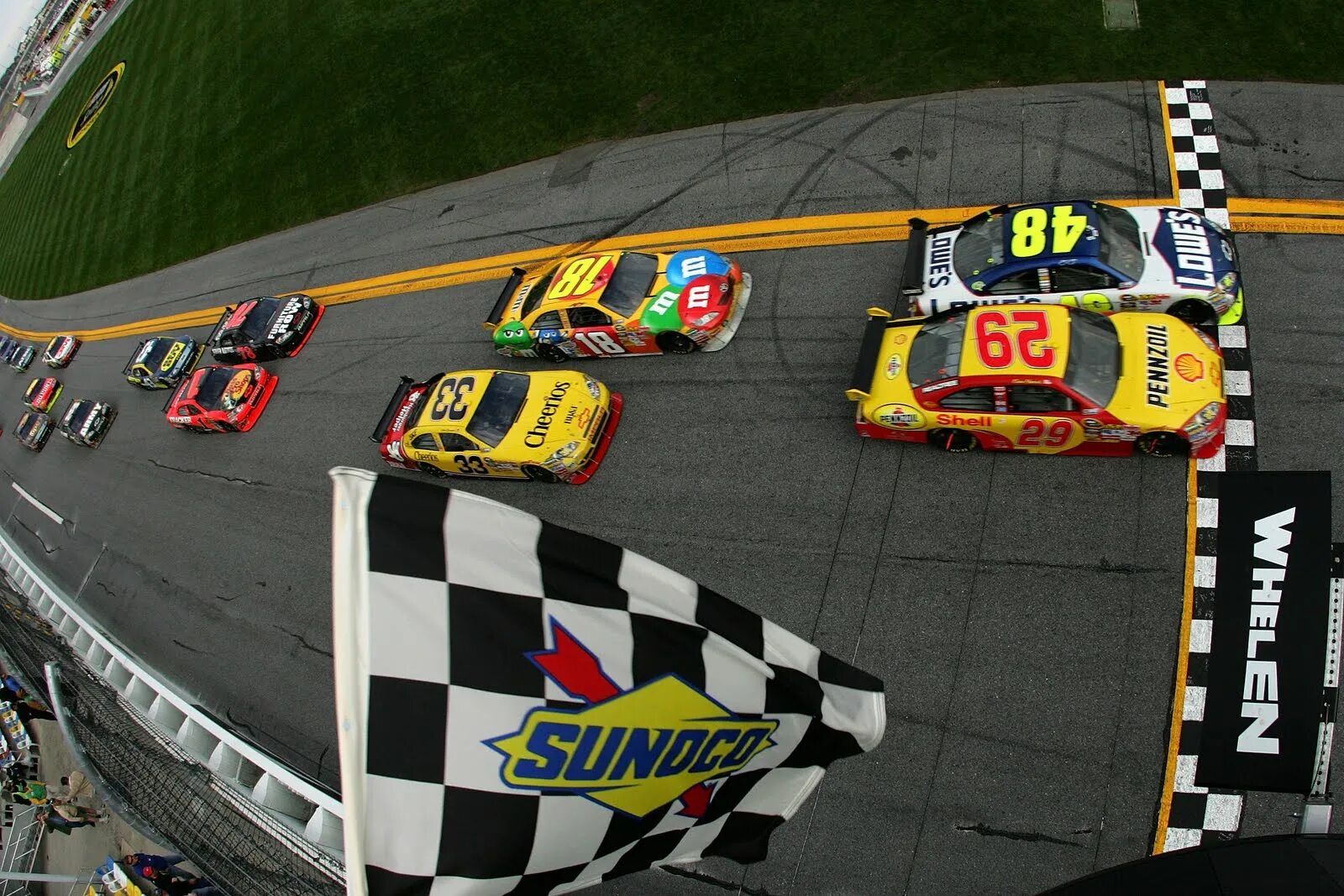 финиш шумахер формула 1. наскар гонка старт. финиш гонки. трибуны f1 monaco. F1 2015.