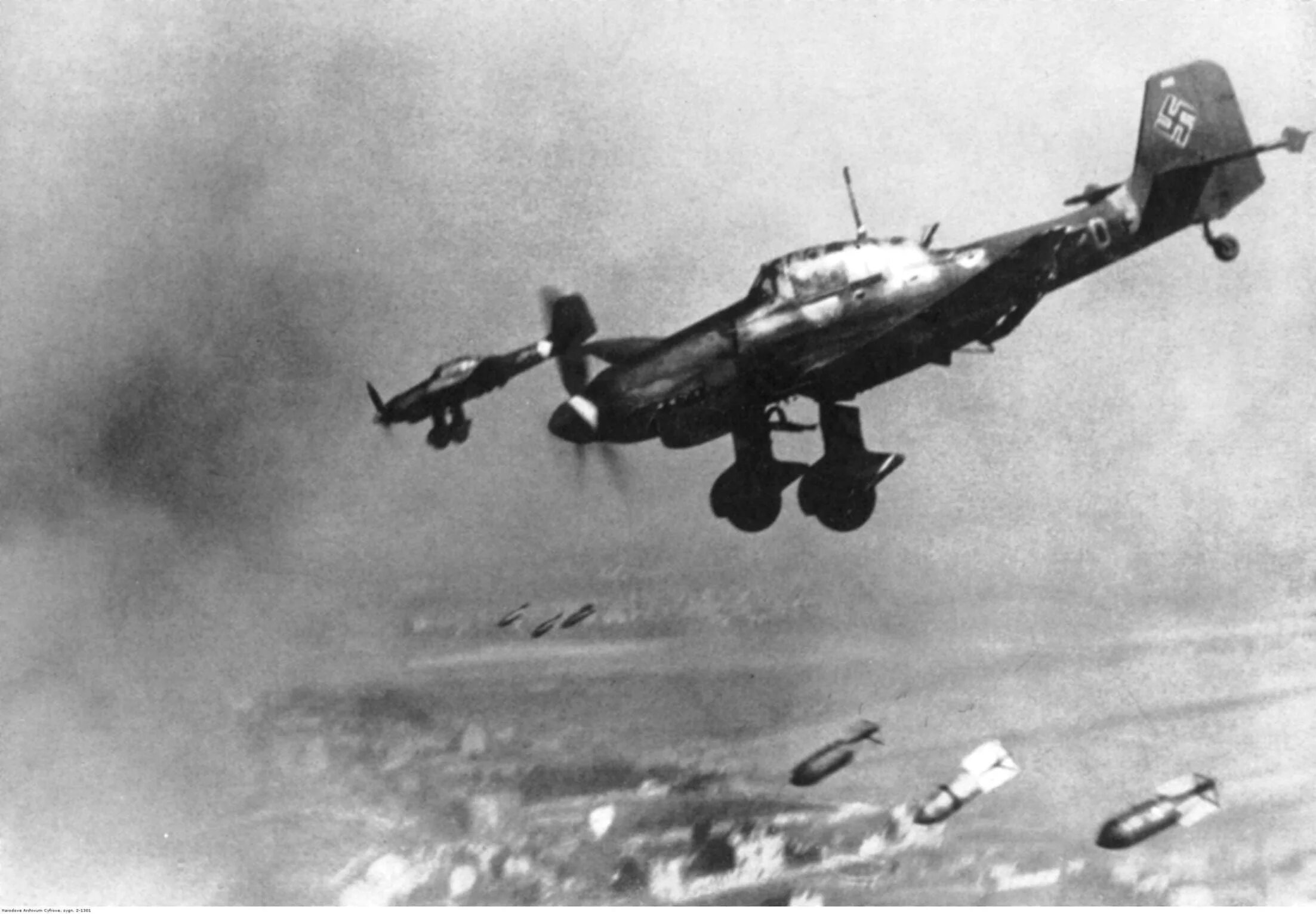 Юнкерс 87 над Сталинградом. Junkers ju 87 бомбометание. Junkers ju 87 Сталинград. Юнкерс 87 фото военных лет. 22 июня бомбежка