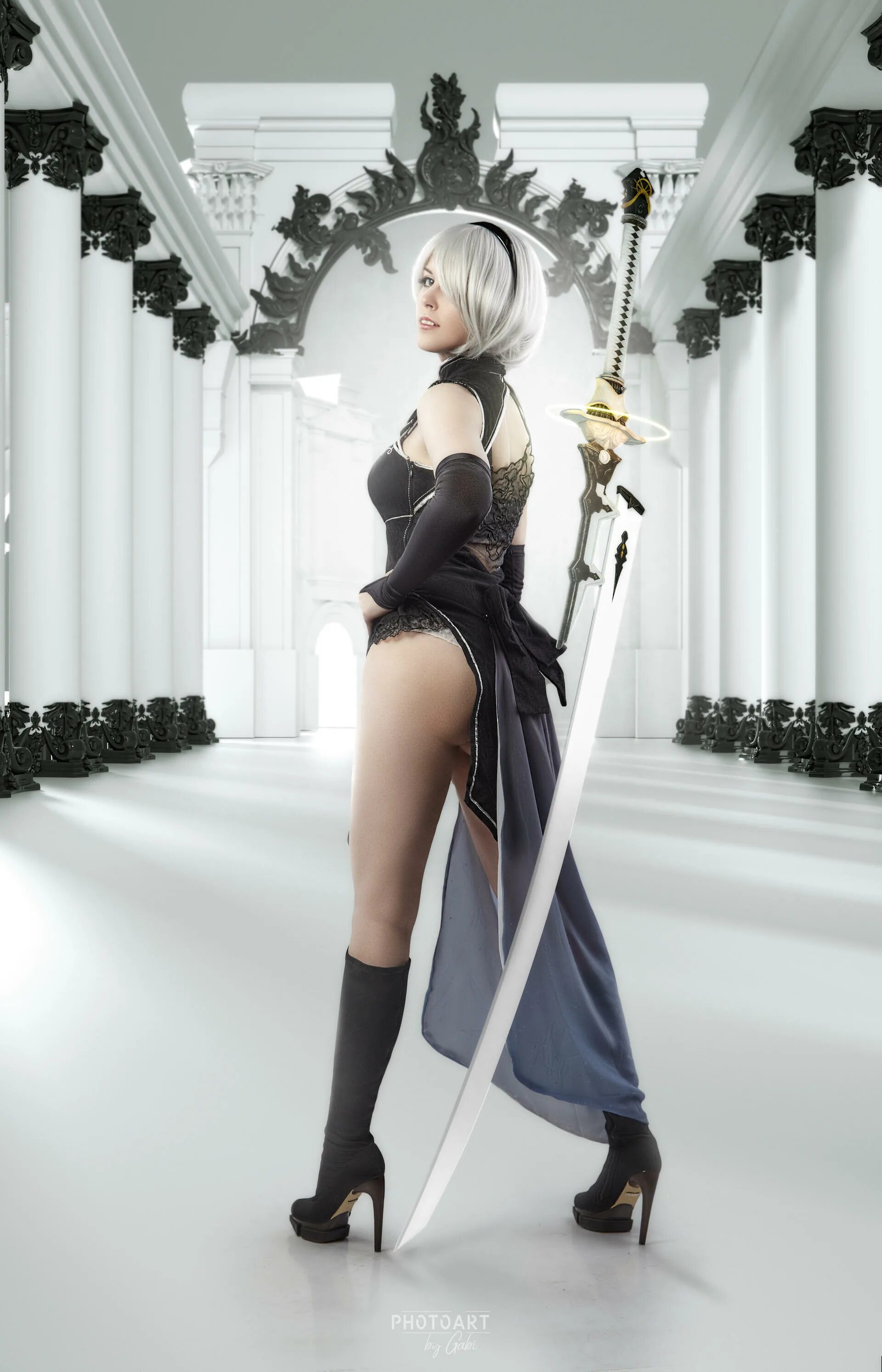 Automata cosplay. 2b NIER. Косплей 2b из NIER Automata. 2б ниер косплей. NIER Automata юбка 2b.