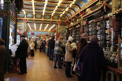 Бакалейная лавка 19 века. Чайный магазин перлова на мясницкой. Интерьер магазина чая. Чайный магазин перлова на мясницкой улице, москва. Чайный магазин москва мясницкая.