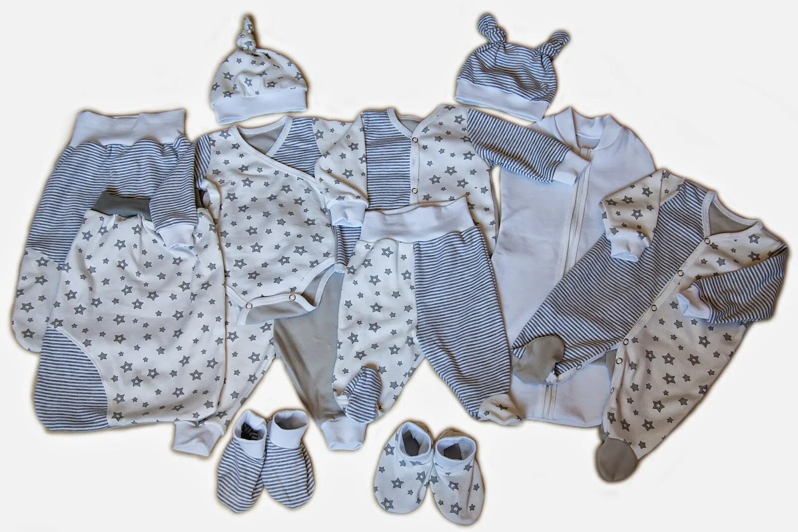Одежда для новорожденных. Комплекты для новорожденных. Набор одежды для новорожденного. Младенец комплект одежды.