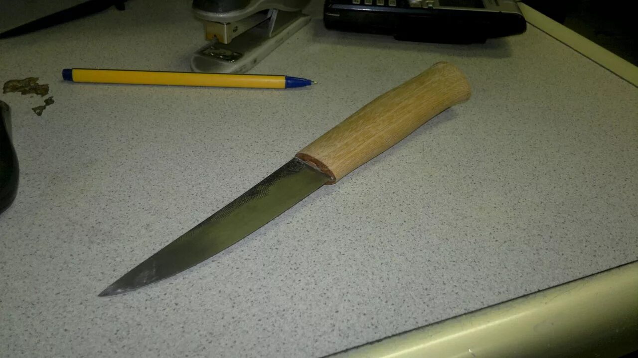 Без ножен. Старинный самодельный охотничий нож. Рука с охотничьем ножом цвет. Можно ли ошкуривать якутским ножом.